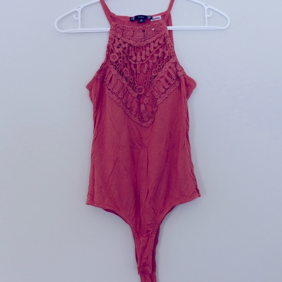 Bodysuit with v neck macrame design - Picture 2 of 2